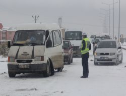 104 köy yolu kapandı